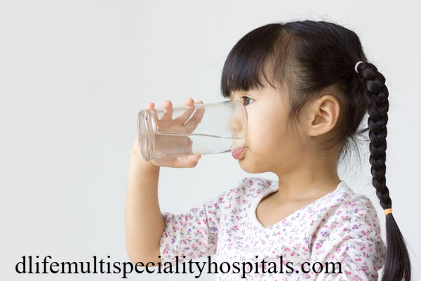 Tips Cukupi Cairan Saat Puasa